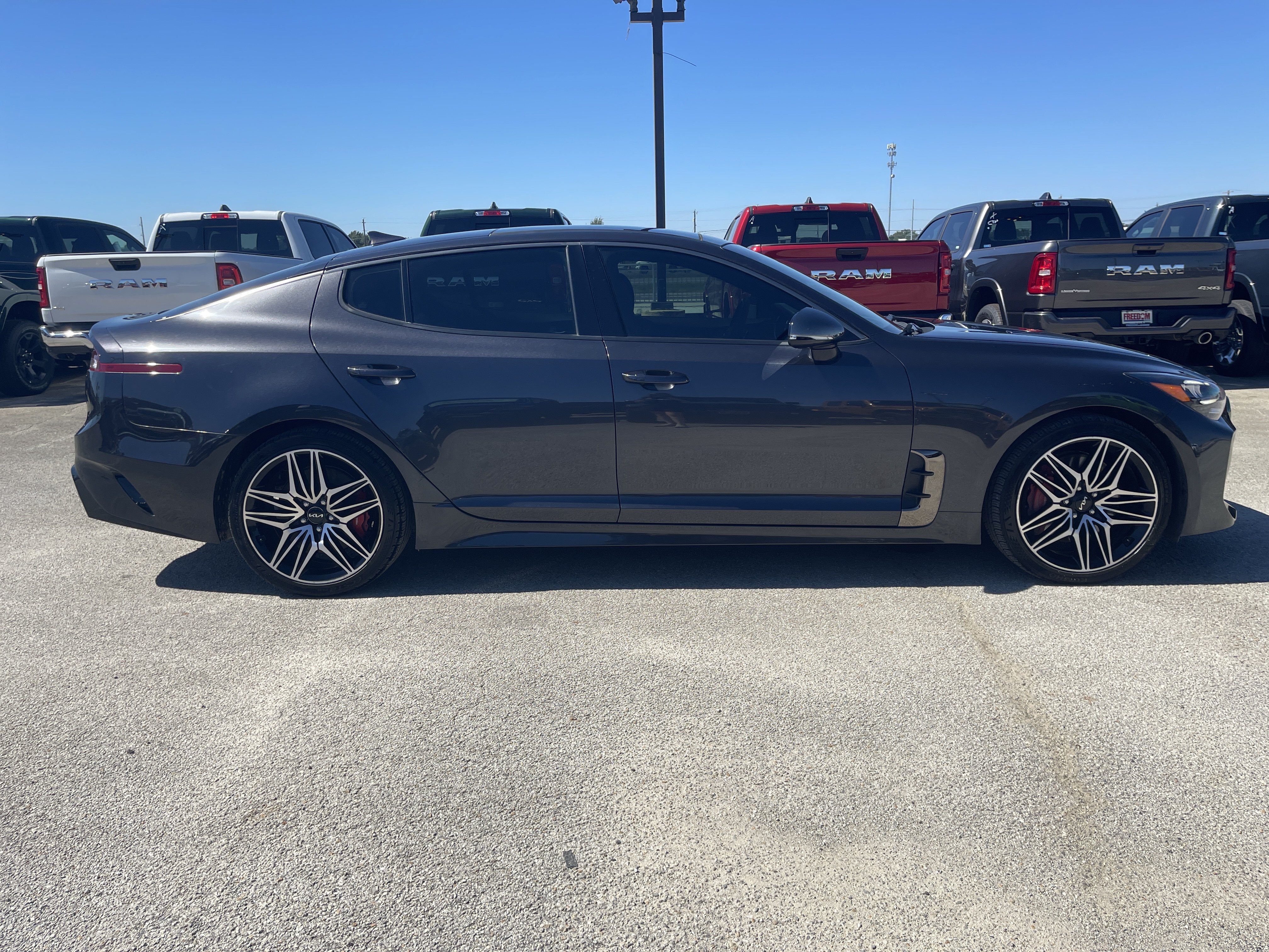 Used 2022 Kia Stinger GT1 RWD image 3
