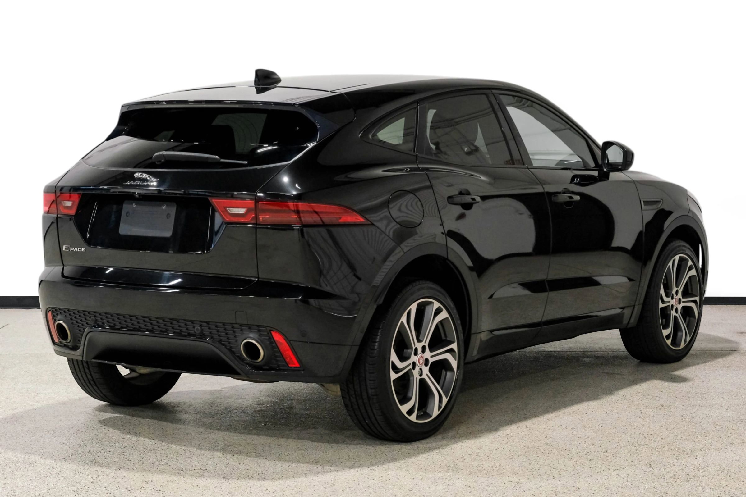 Used 2018 Jaguar E-PACE First Edition image 6
