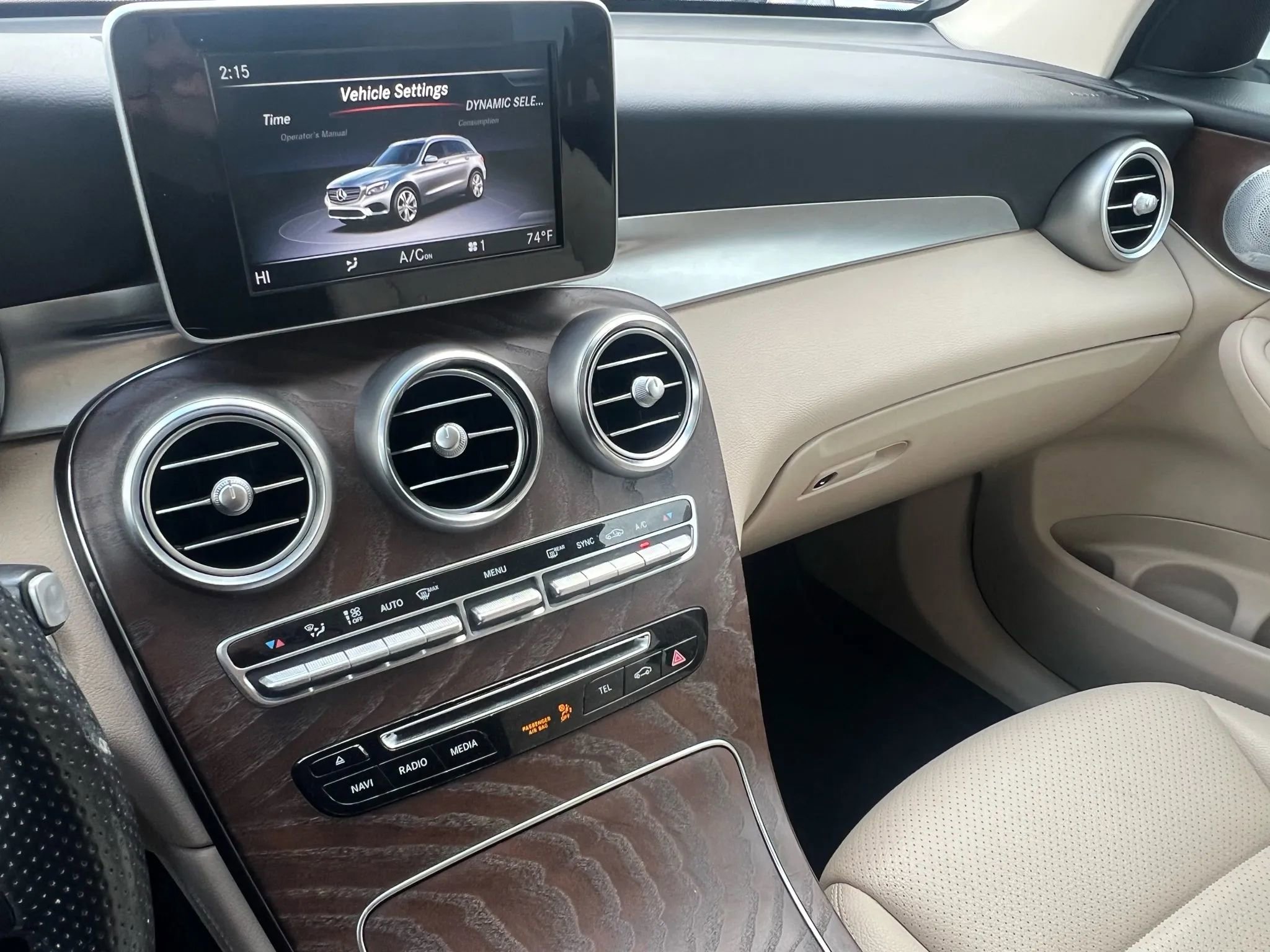 Used 2019 Mercedes-Benz GLC 300 4MATIC w/ Premium Package image 18