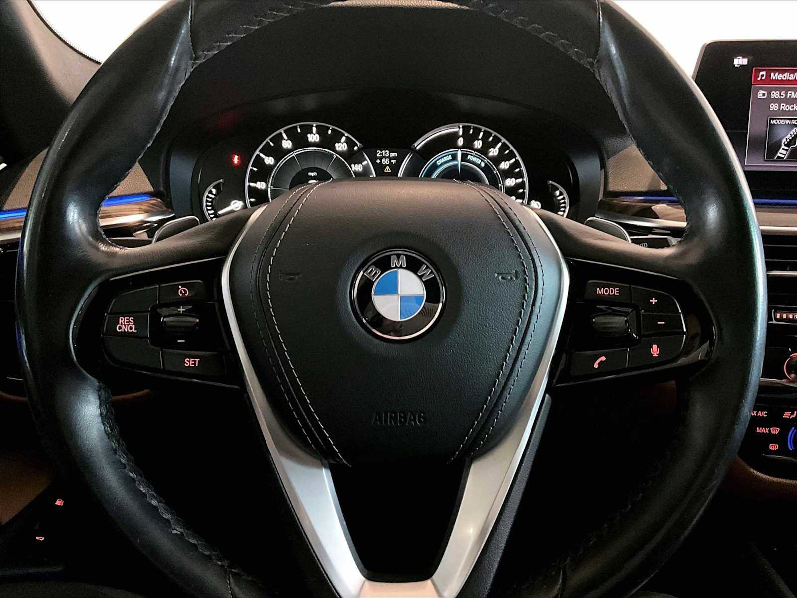 Used 2019 BMW 530e w/ Convenience Package image 18
