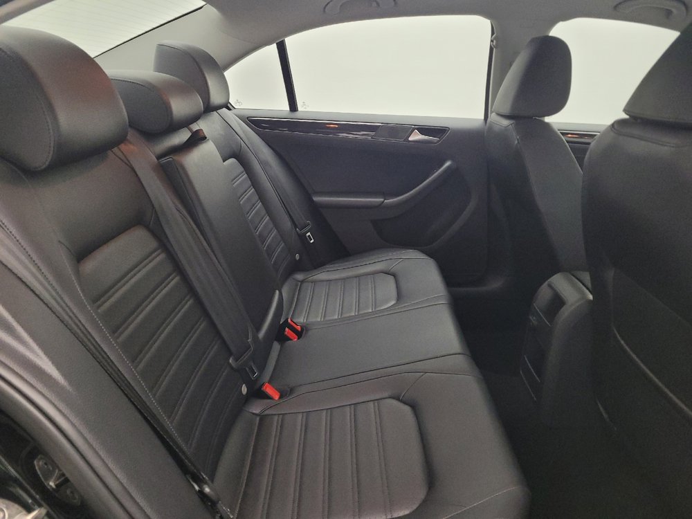 Used 2017 Volkswagen Jetta SEL Premium image 19