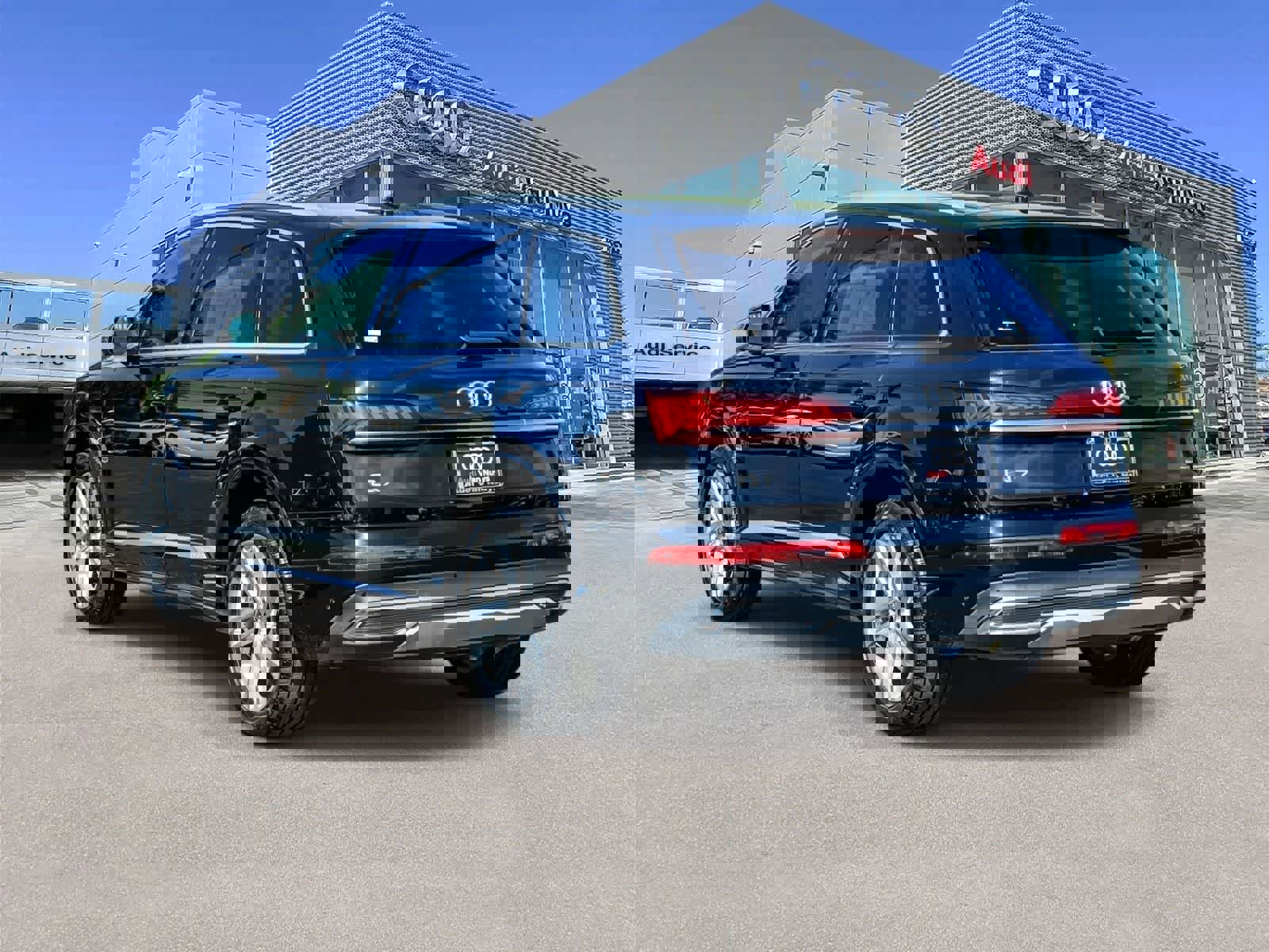 Used 2024 Audi Q7 2.0T Premium image 2