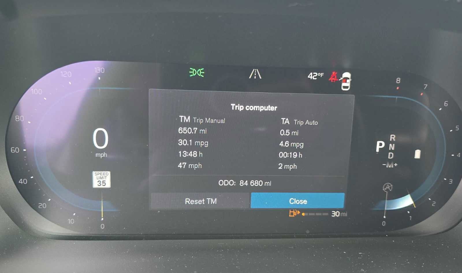 Used 2023 Volvo XC40 B4 Ultimate image 22