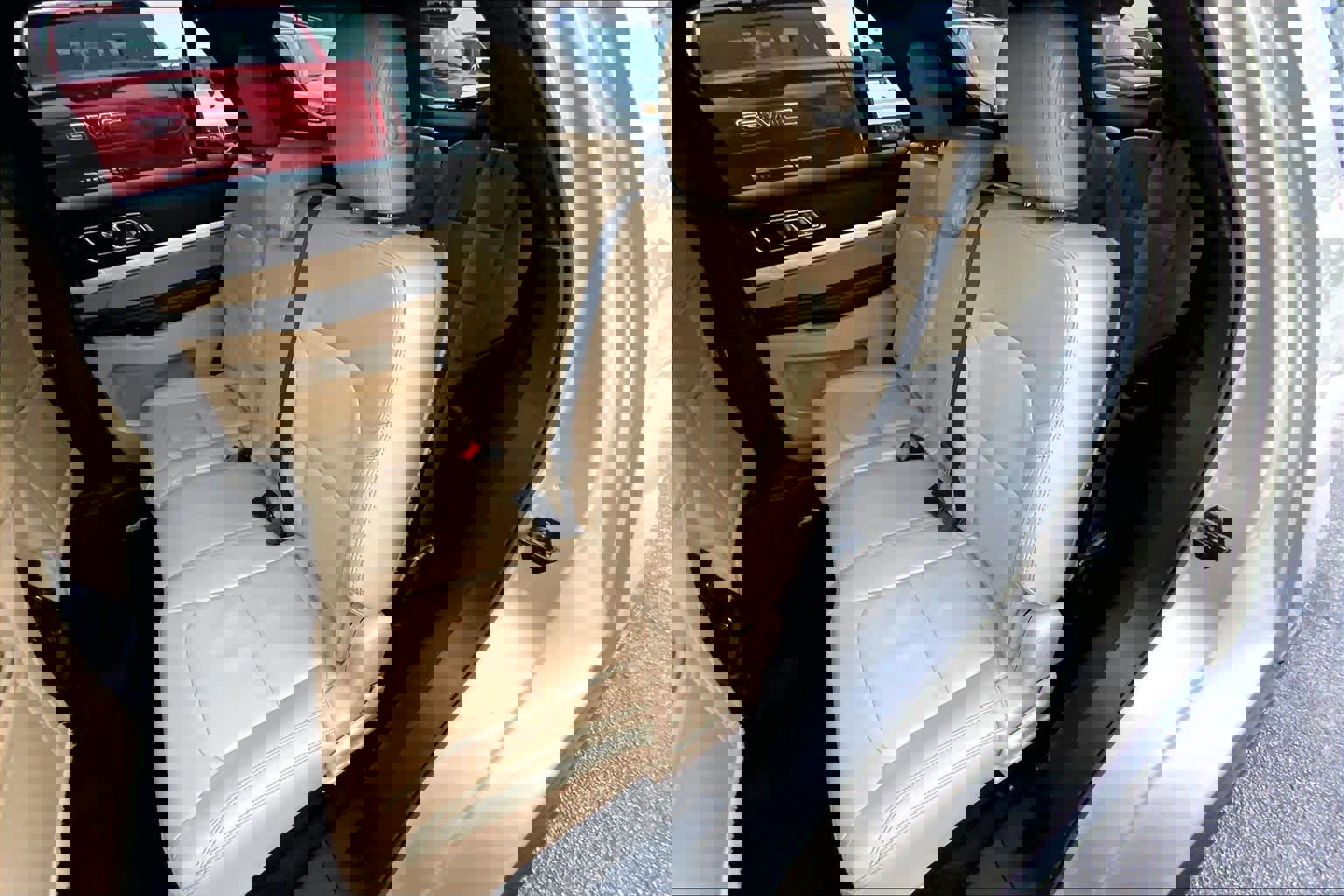 Used 2017 Ford Explorer XLT w/ Equipment Group 202A FWD image 19