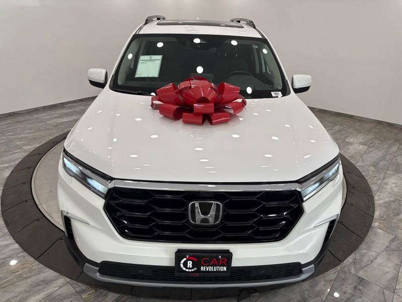 Used 2025 Honda Pilot Elite image 2
