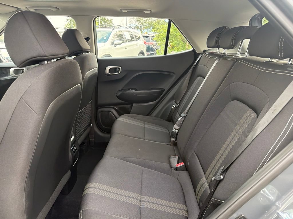 Used 2025 Hyundai Venue SEL FWD image 18