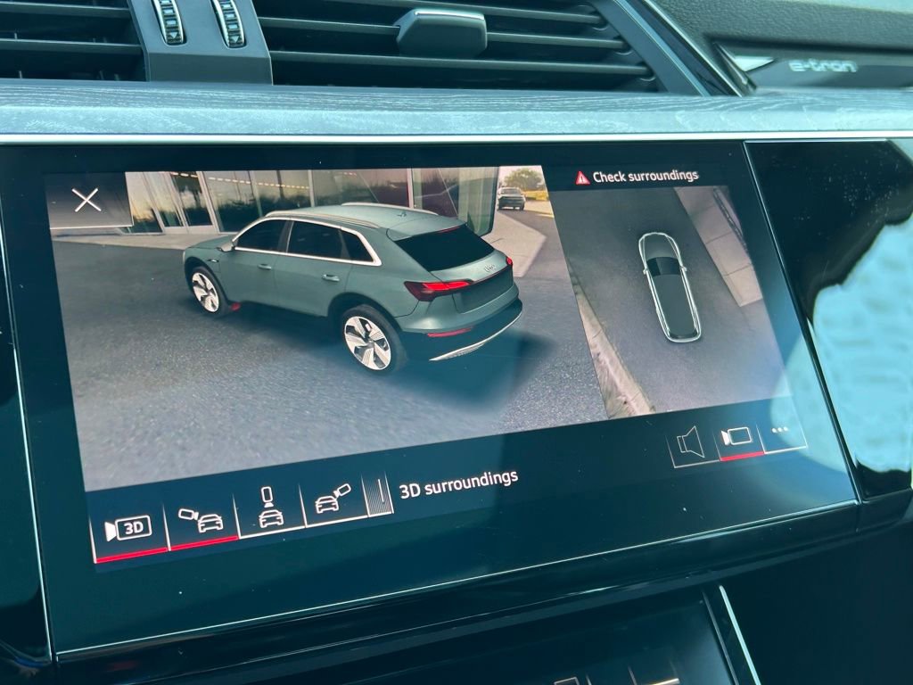 Used 2022 Audi e-tron Premium Plus w/ Premium Plus Package image 35
