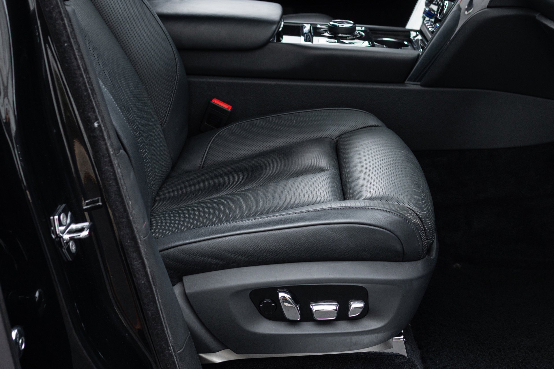 Used 2020 Rolls-Royce Cullinan image 54