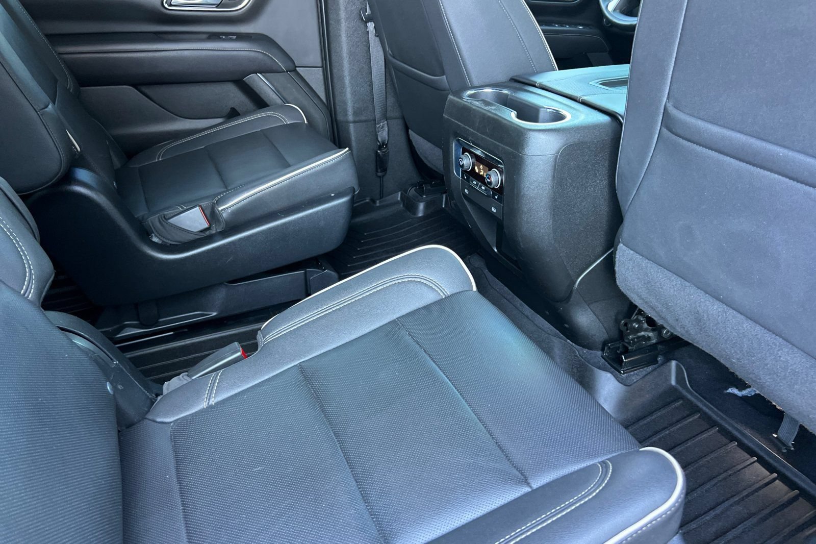 Used 2023 Chevrolet Suburban Premier AWD/4WD image 20