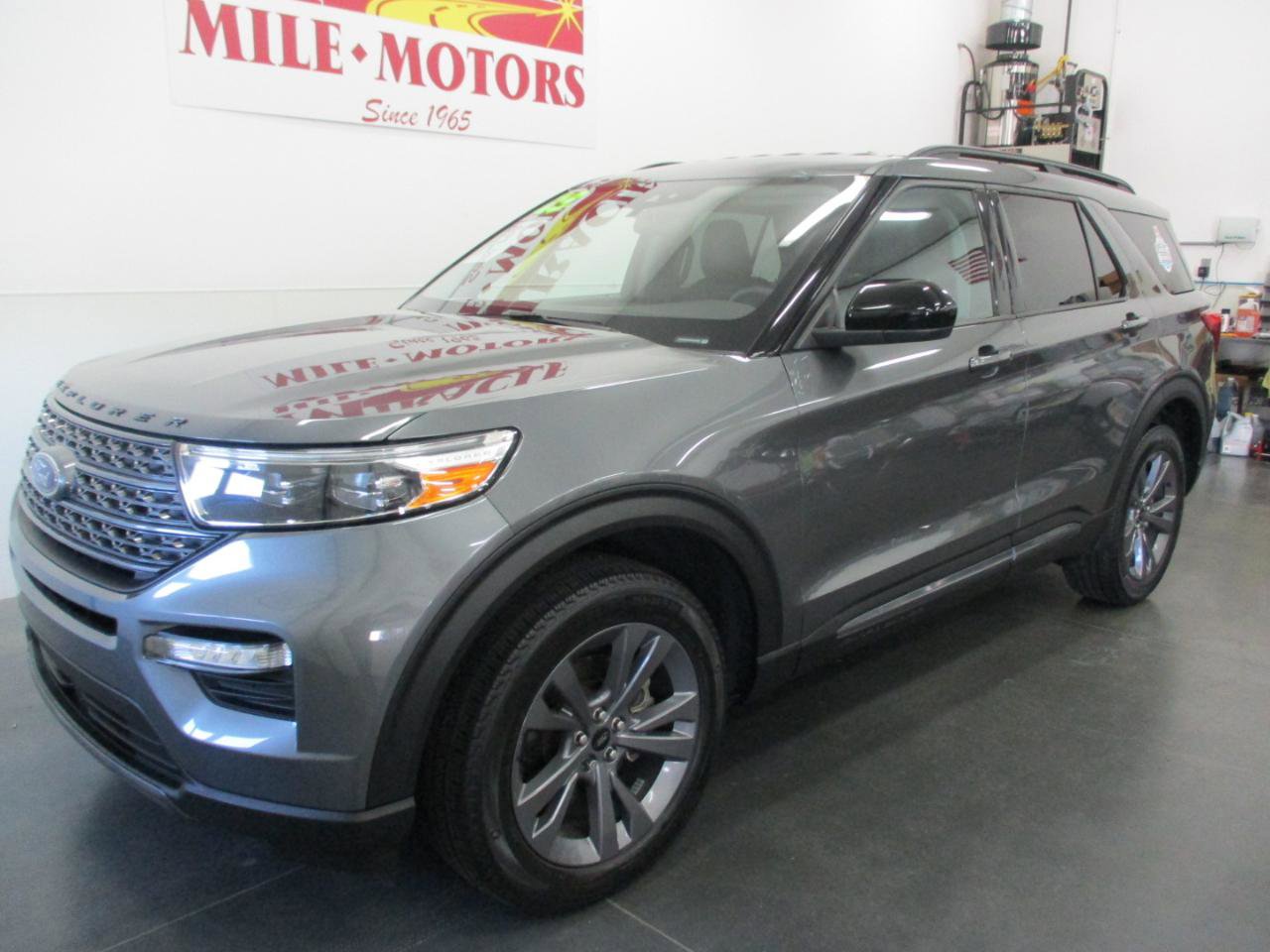 Used 2023 Ford Explorer XLT w/ Equipment Group 202A image 3