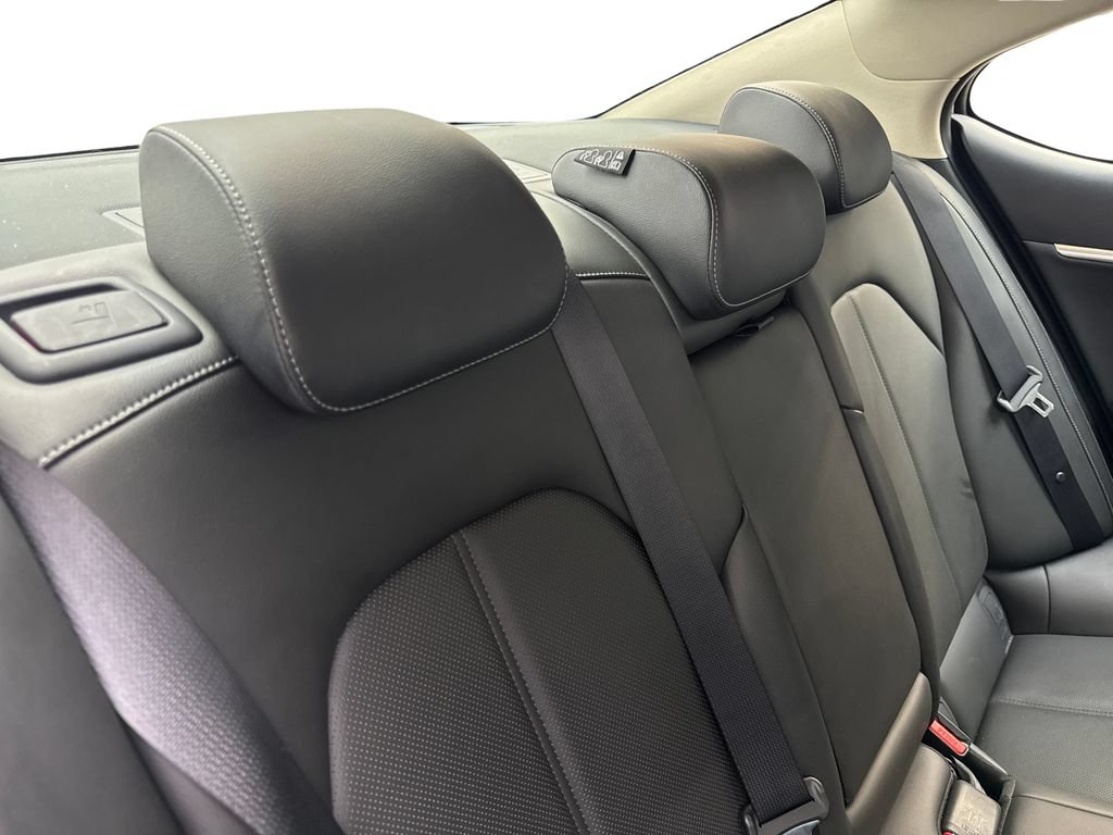 Used 2025 Genesis G70 2.5T RWD image 40