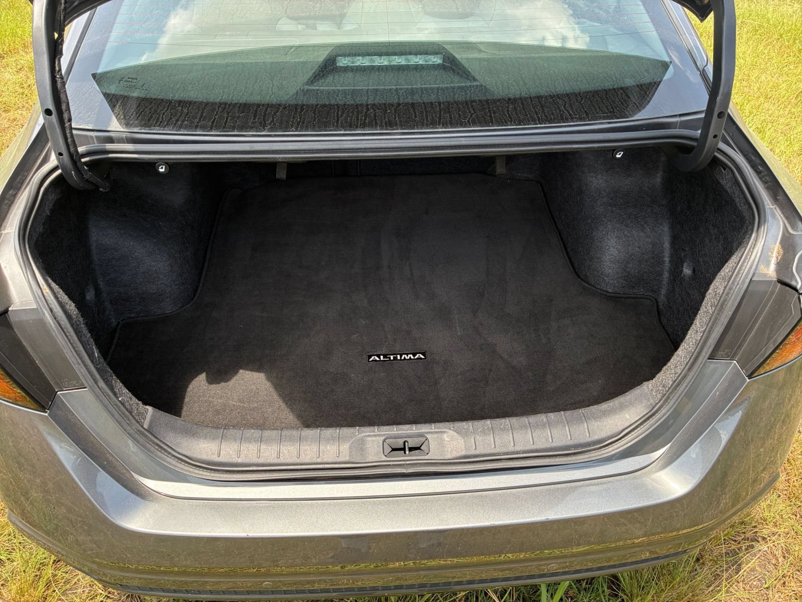 Used 2025 Nissan Altima 2.5 SV FWD image 29