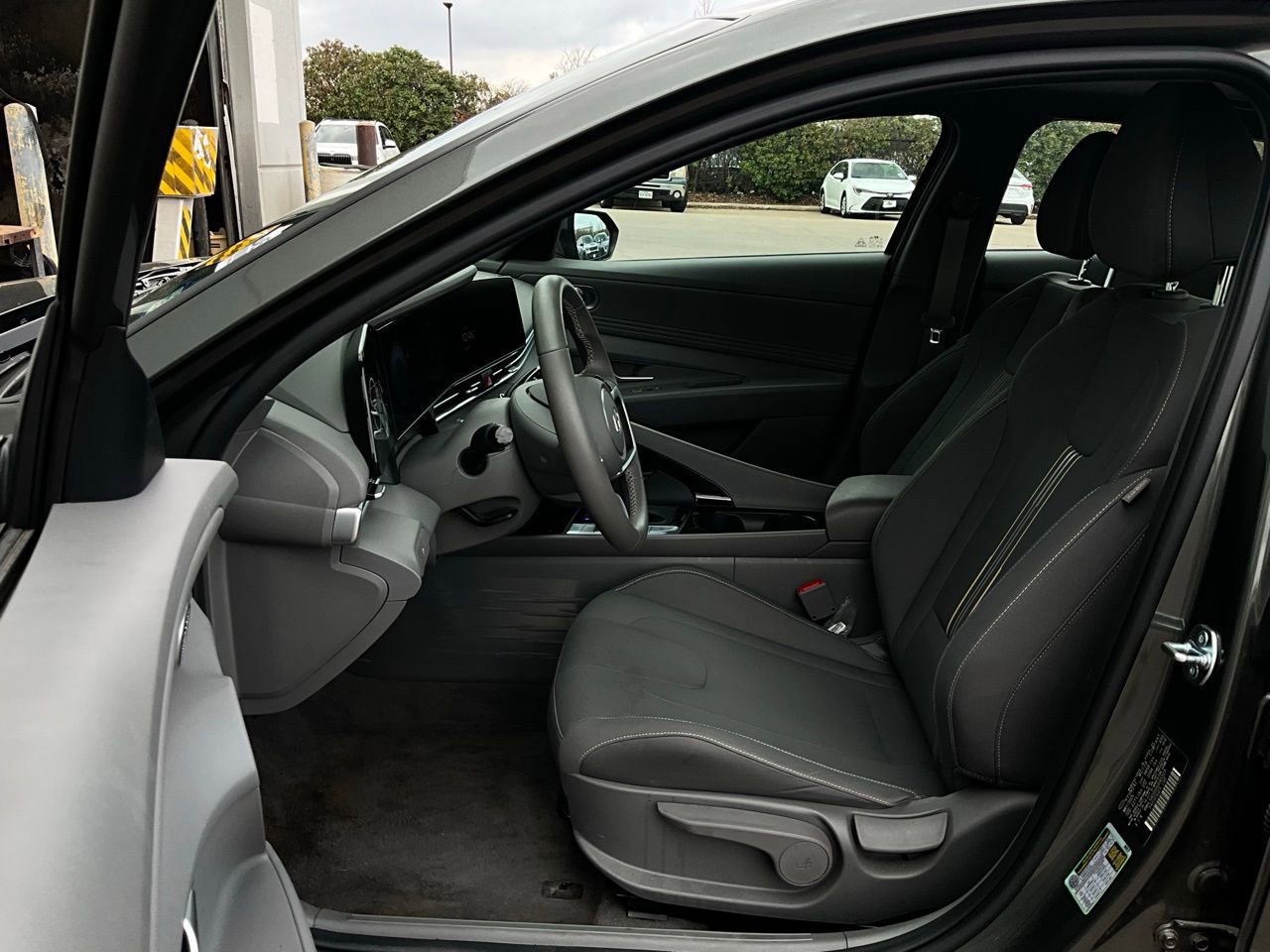 Used 2025 Hyundai Elantra SEL image 10