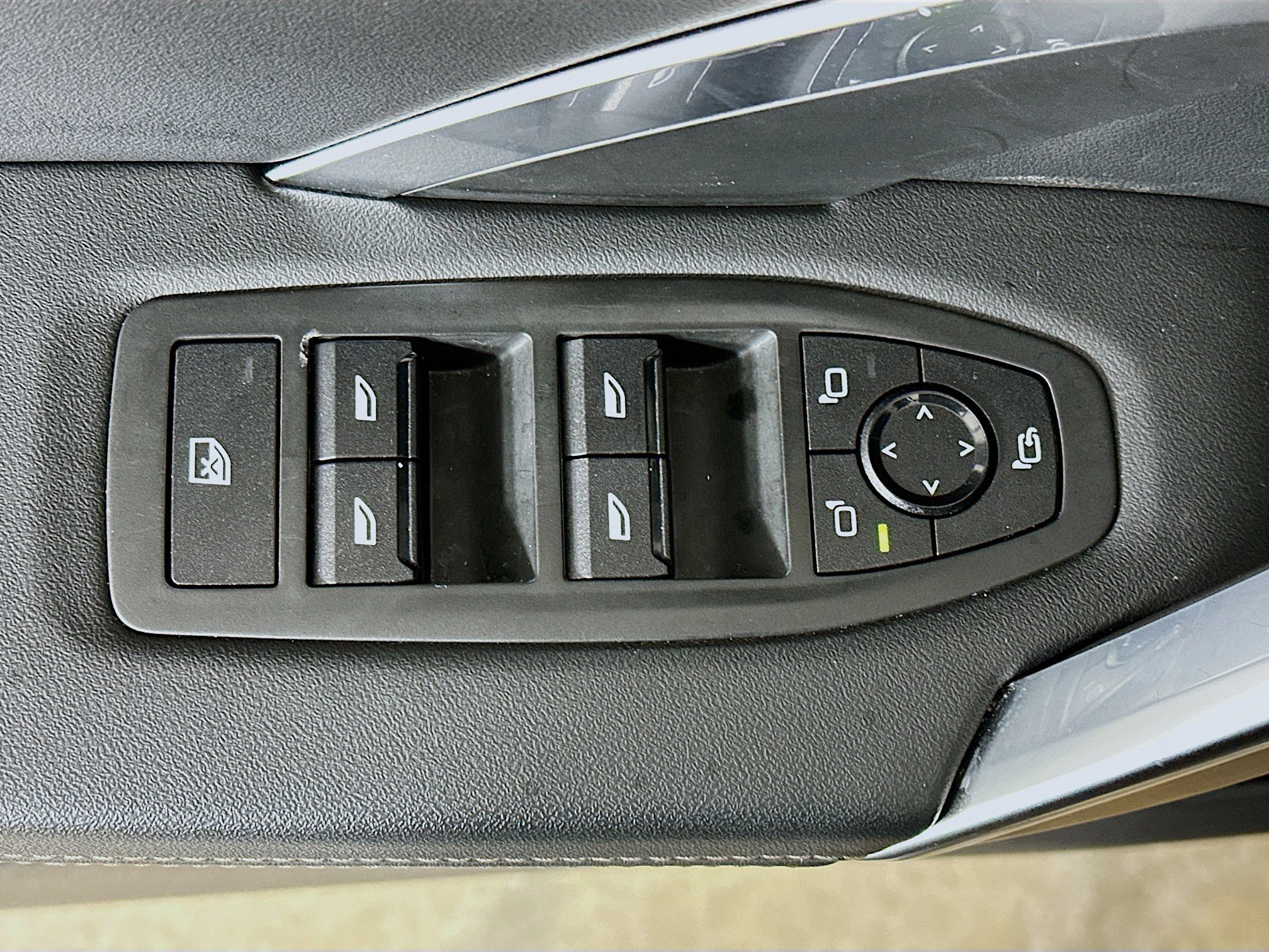 Used 2025 BMW X1 xDrive28i image 15