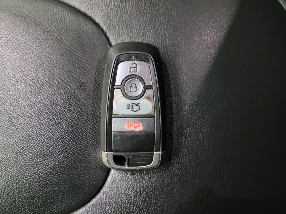 Used 2018 Ford Edge Titanium FWD image 32