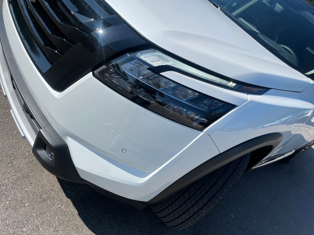 Used 2025 Nissan Pathfinder Platinum FWD image 36