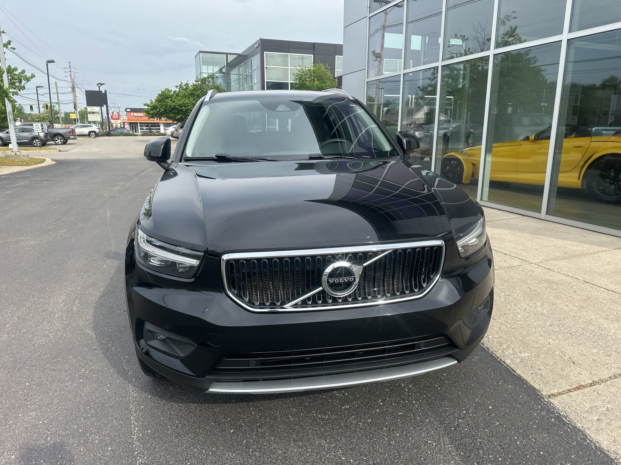 Used 2022 Volvo XC40 T5 Momentum AWD/4WD image 8