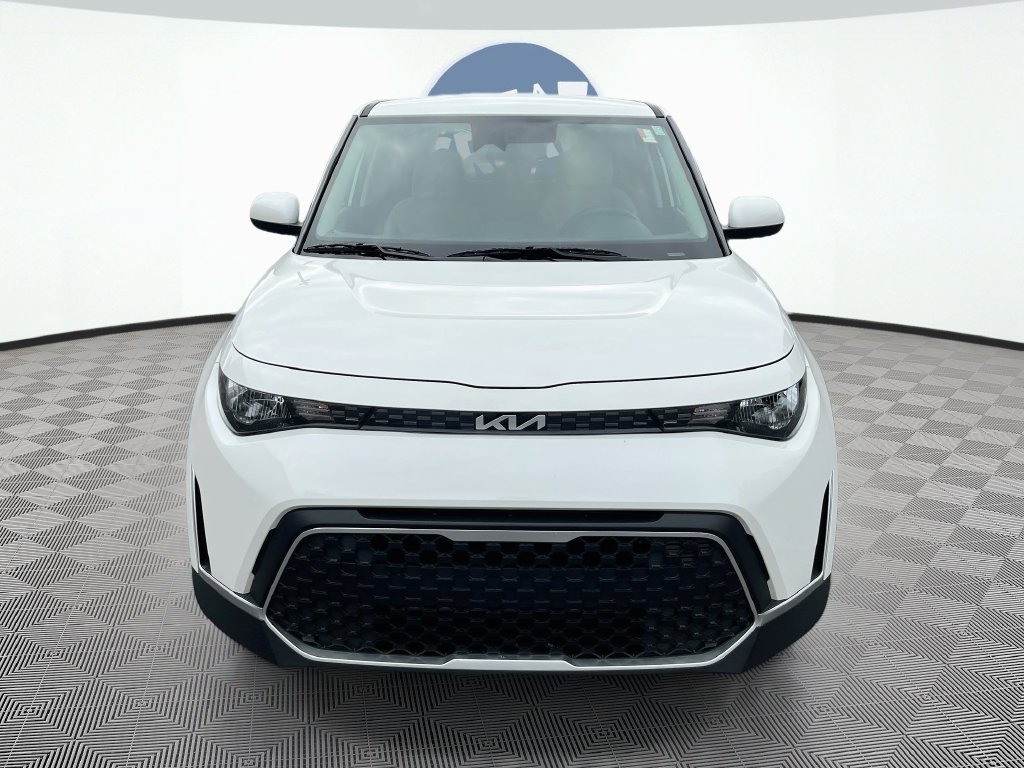 Certified 2025 Kia Soul LX w/ LX Technology Package FWD image 2