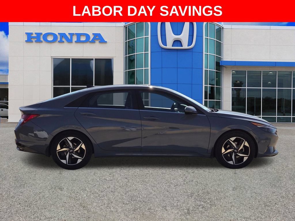 Used 2022 Hyundai Elantra Limited FWD image 2