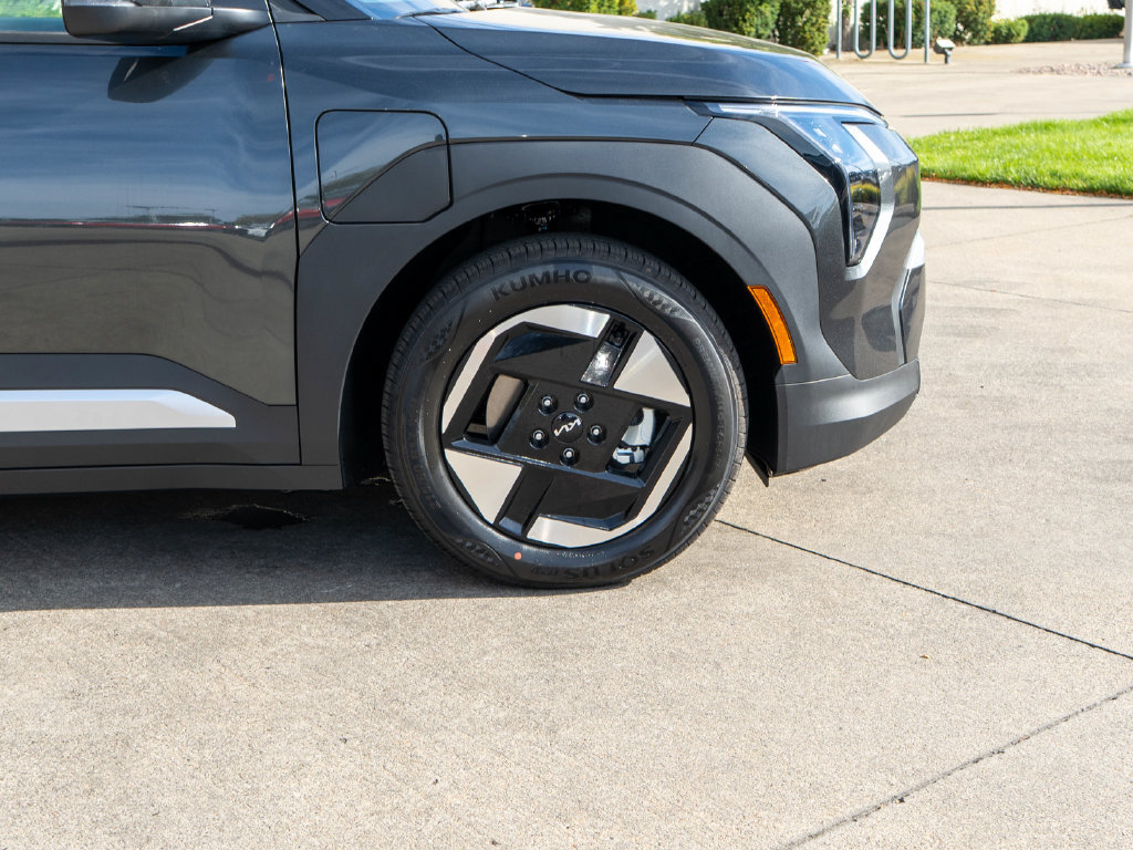 New 2027 Kia EV3 Wind FWD image 33