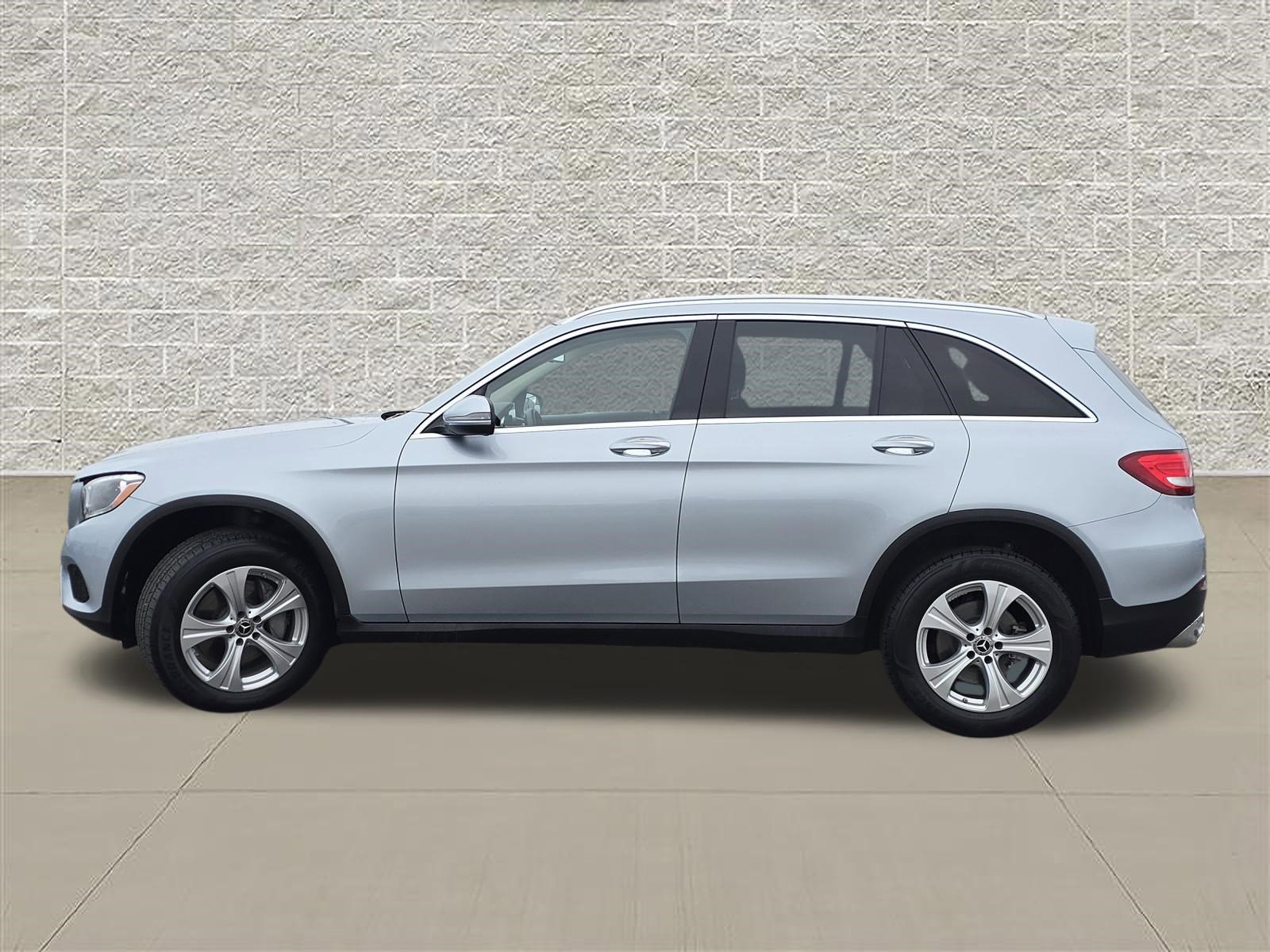 Used 2018 Mercedes-Benz GLC 300 4MATIC image 4