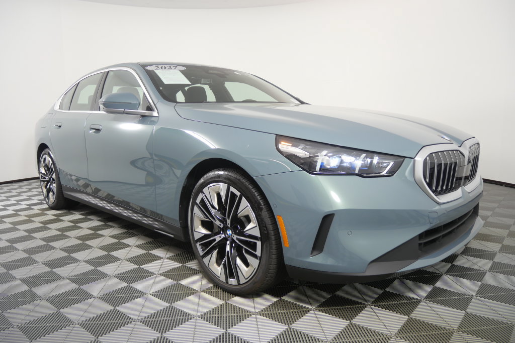 Used 2027 BMW 530i RWD image 2