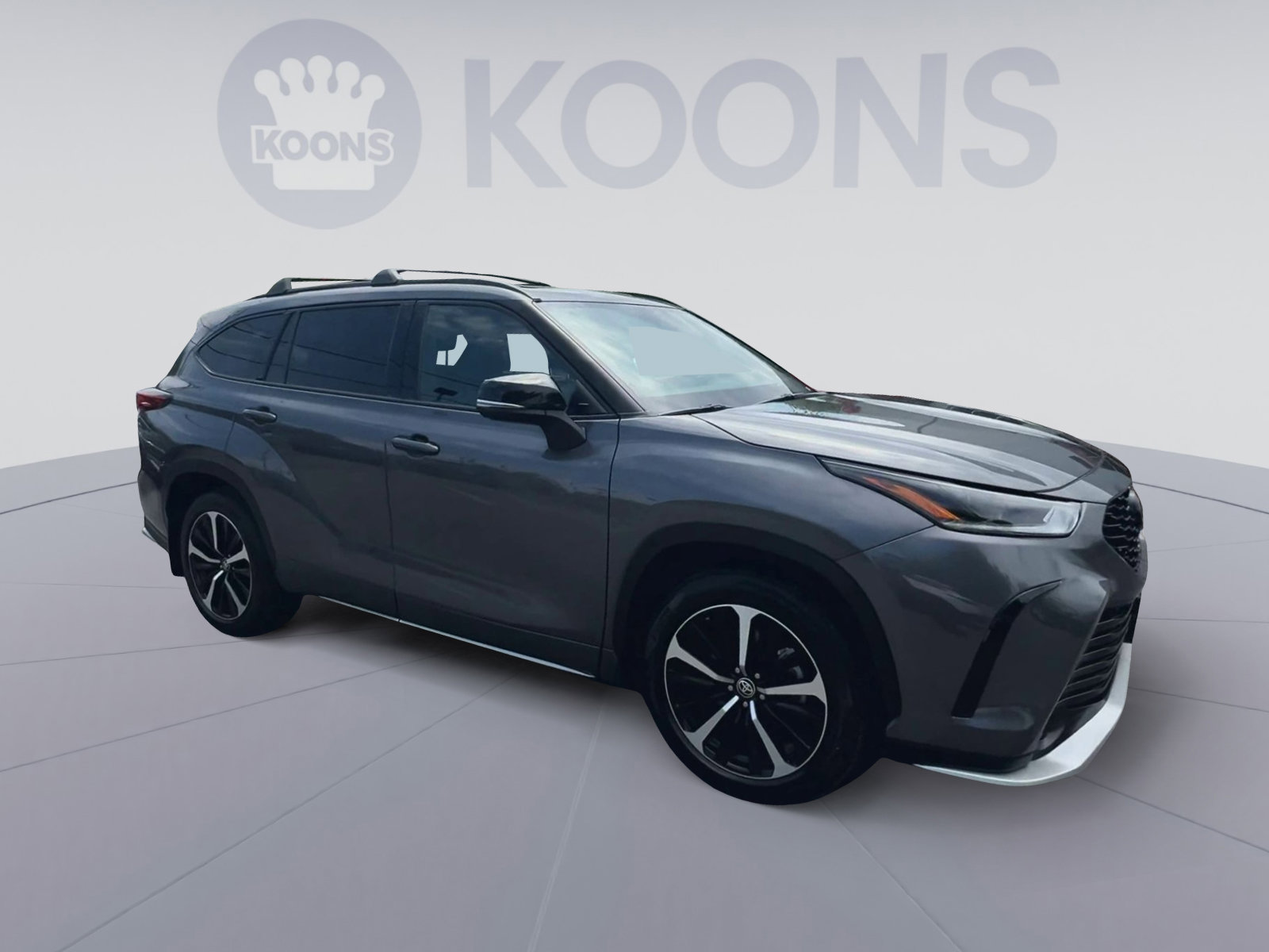 Used 2022 Toyota Highlander XSE AWD/4WD image 2