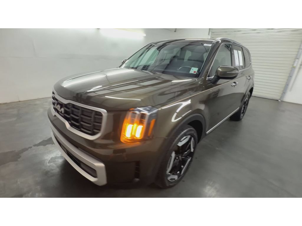 Used 2024 Kia Telluride S w/ S Sunroof Package FWD image 4