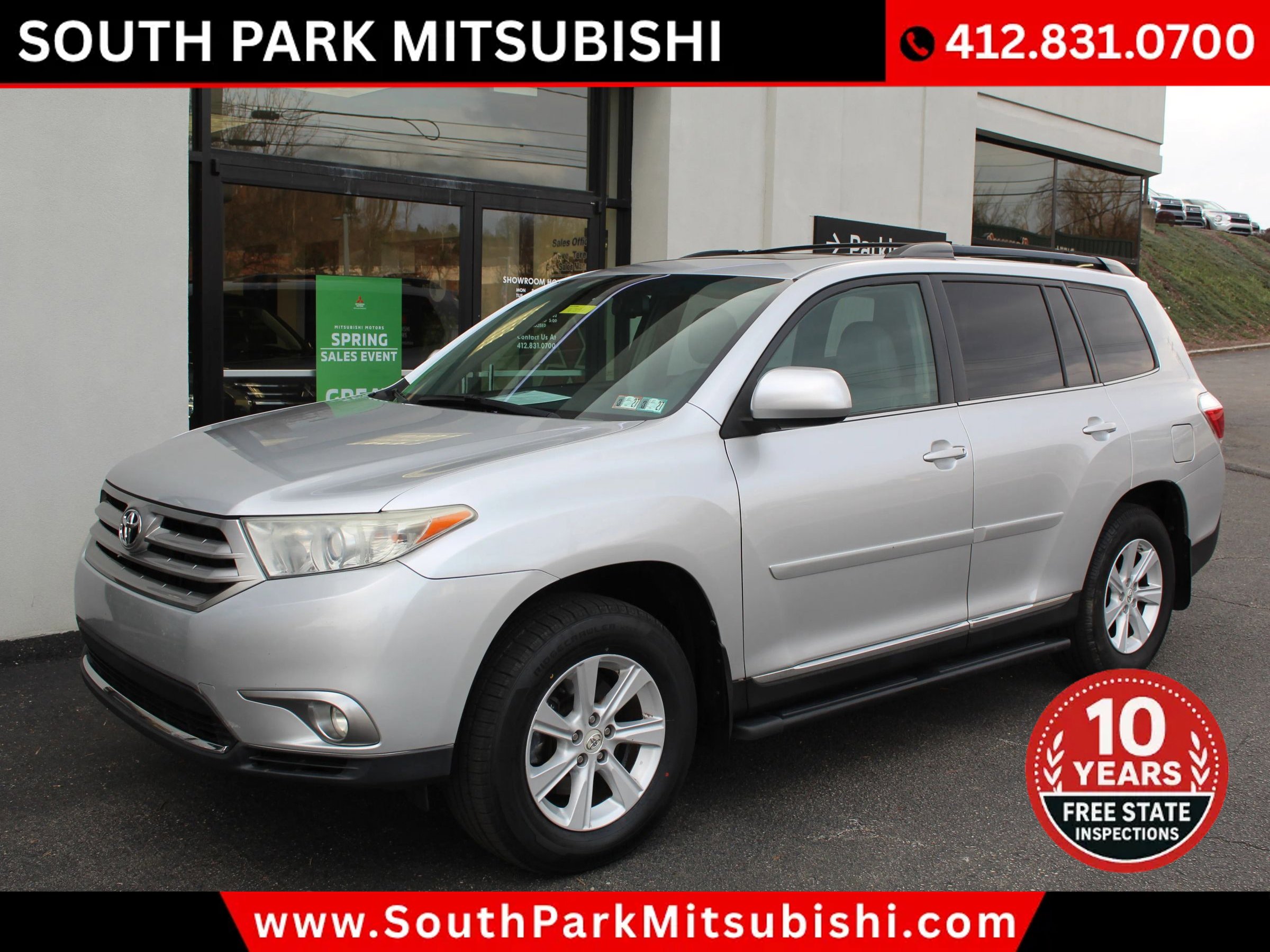 Used 2011 Toyota Highlander SE w/ Tow Pkg image 2