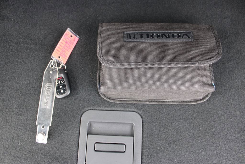 Used 2025 Honda Pilot TrailSport image 35