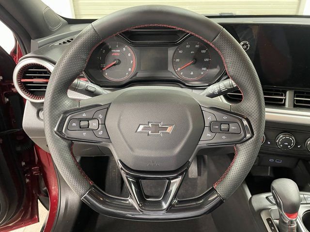 Used 2025 Chevrolet Trax RS FWD image 14