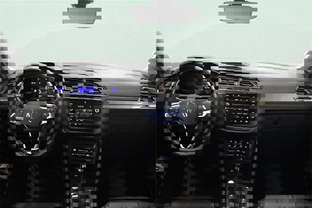 Used 2022 Volkswagen Tiguan SE image 8