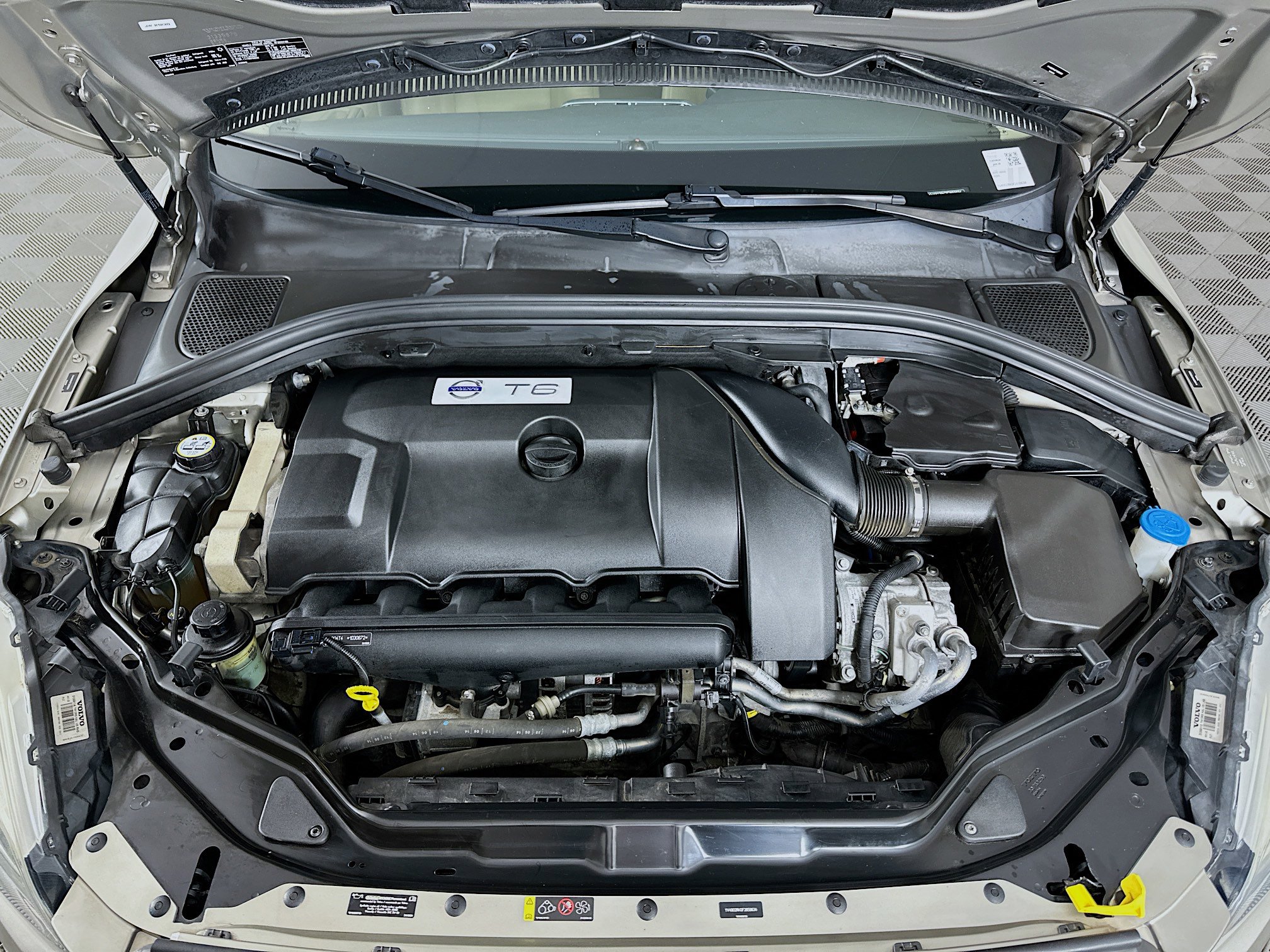 Used 2015 Volvo XC60 T6 image 33