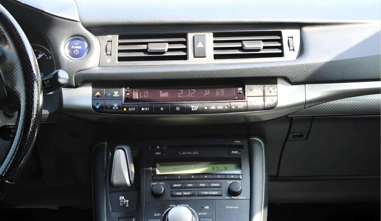 Used 2017 Lexus CT 200h image 18