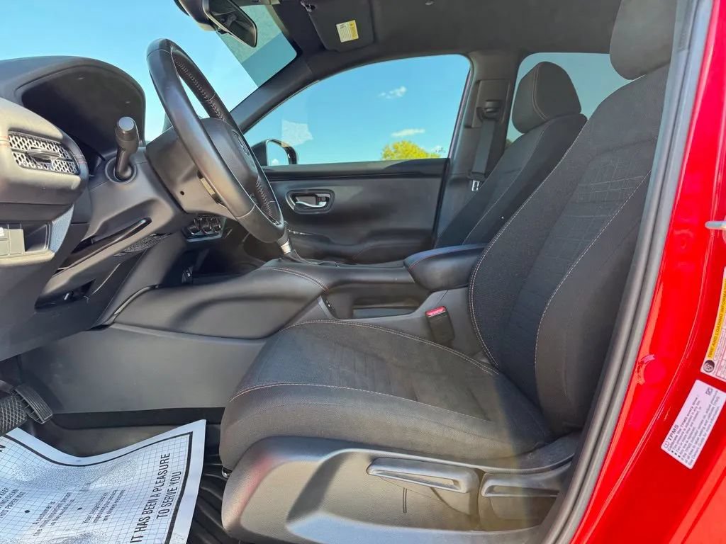 Used 2025 Honda HR-V Sport image 9