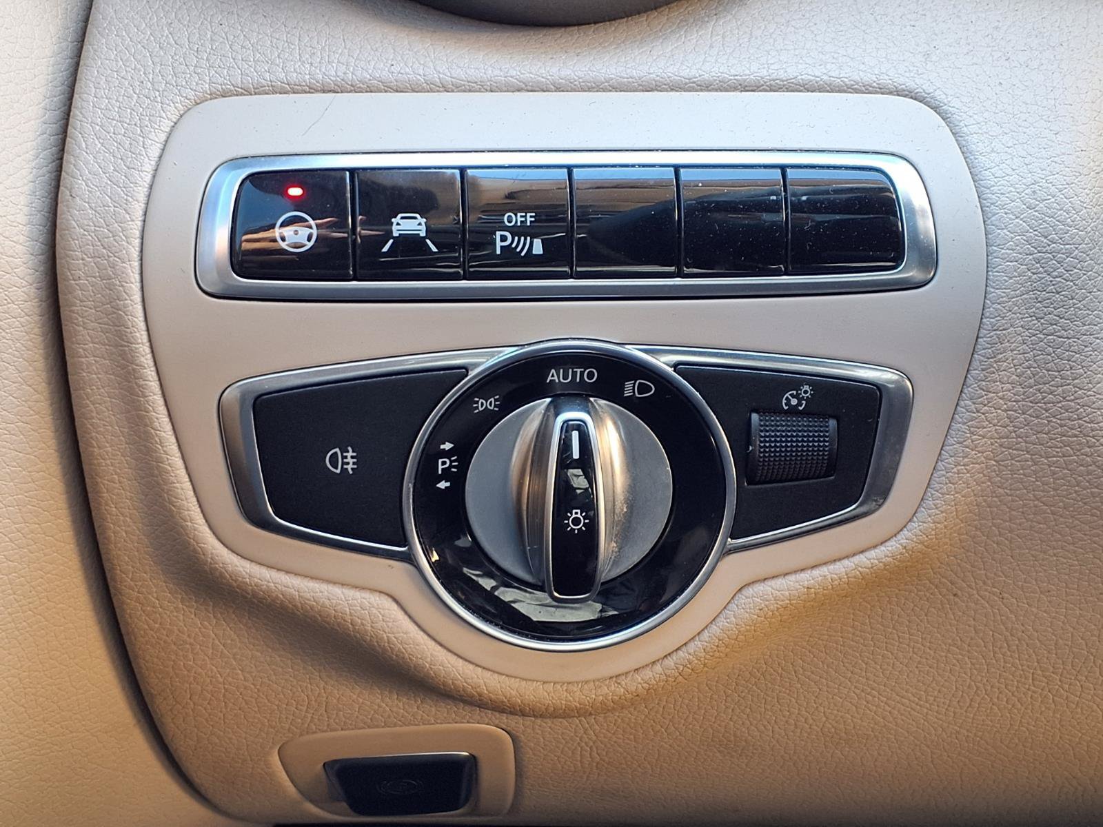 Used 2015 Mercedes-Benz C 300 4MATIC Sedan image 23