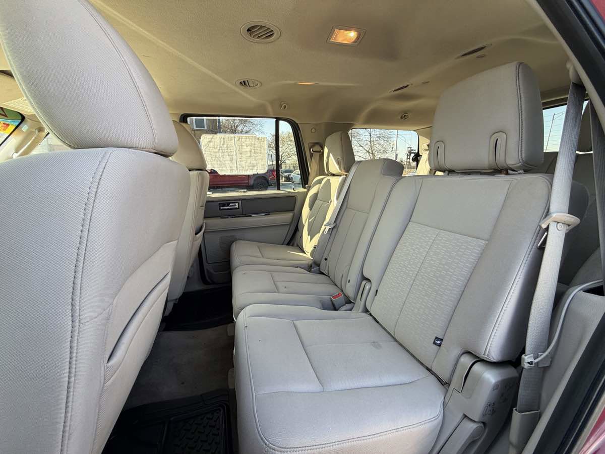 Used 2013 Ford Expedition XLT image 17