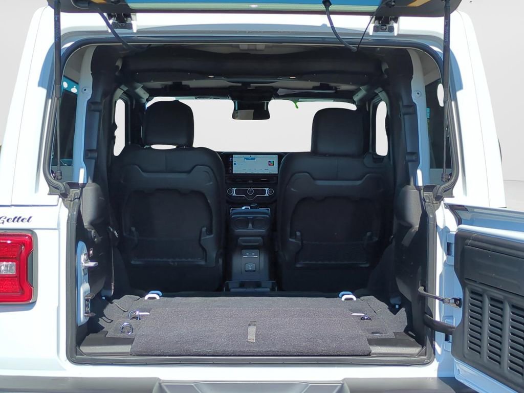 Used 2025 Jeep Wrangler Rubicon w/ Safety Group image 12
