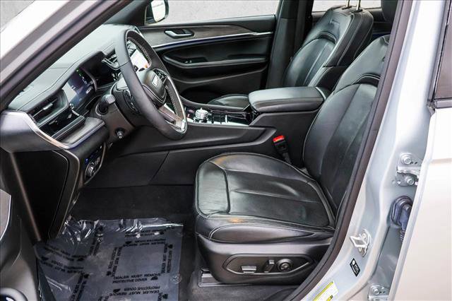 Used 2022 Jeep Grand Cherokee Overland image 12