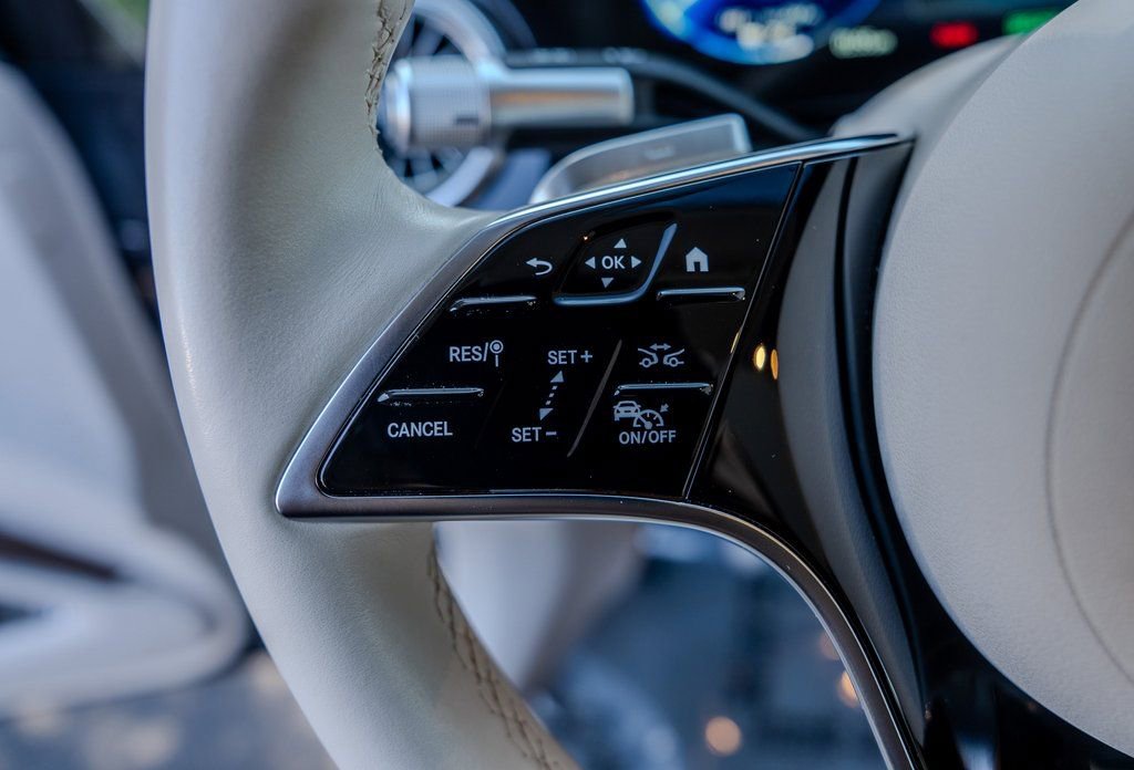 Used 2023 Mercedes-Benz EQS 580 4MATIC Sedan image 6