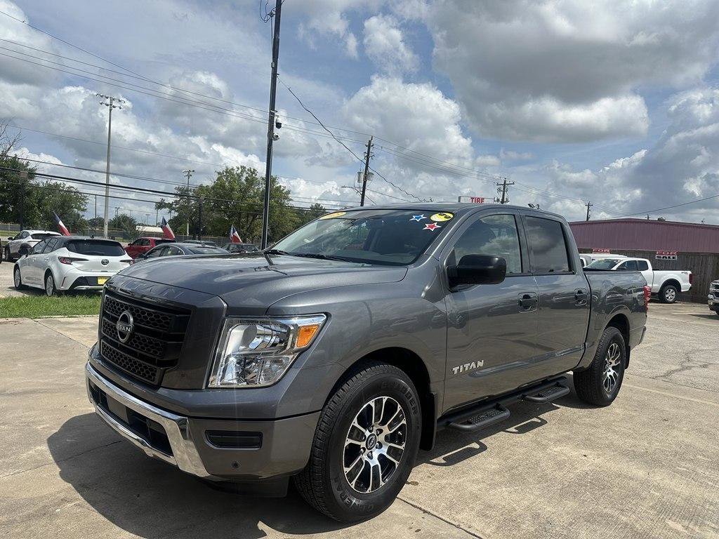 Used 2023 Nissan Titan SV w/ SV Convenience Package image 2