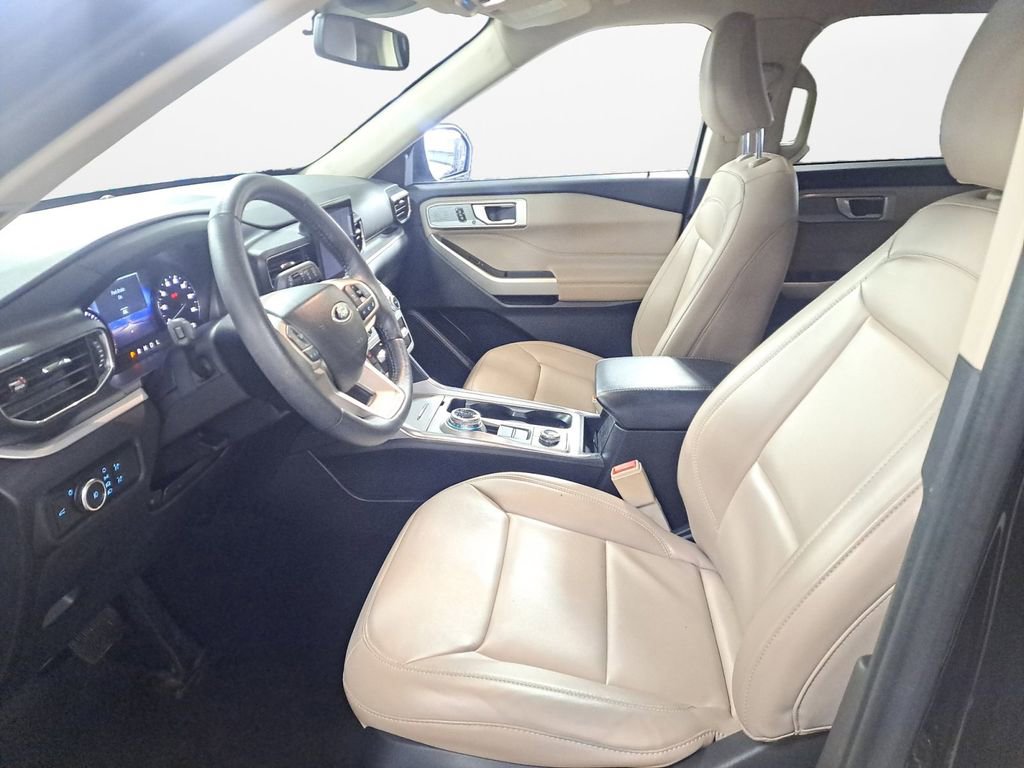 Used 2023 Ford Explorer XLT w/ Equipment Group 202A image 9