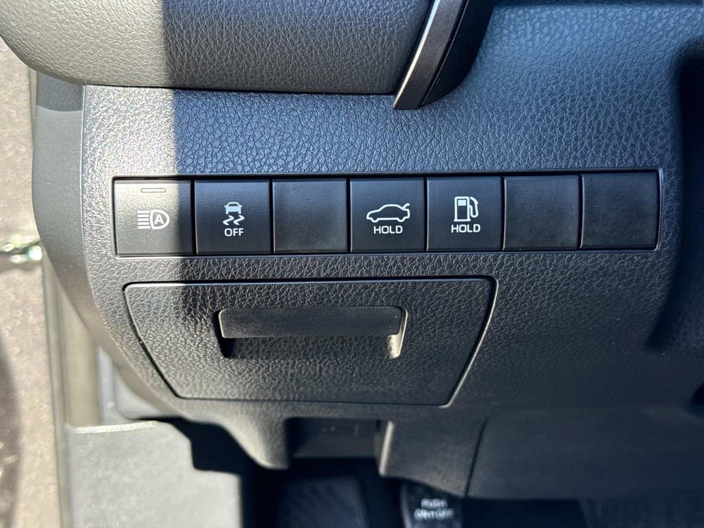 Used 2024 Toyota Camry SE image 41