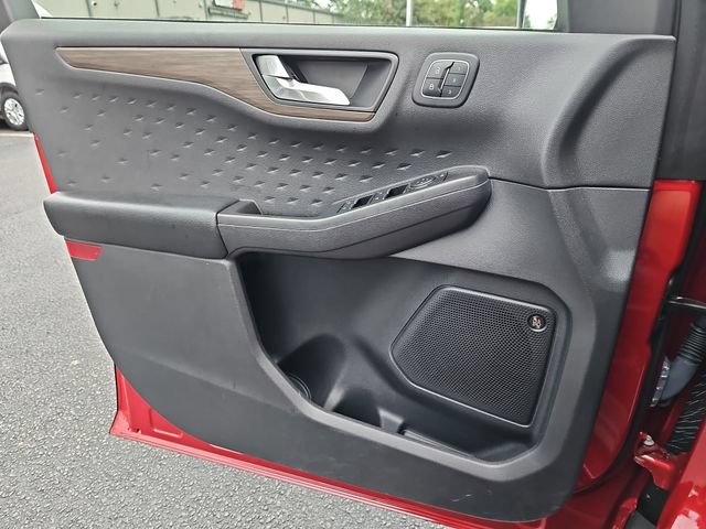 Used 2020 Ford Escape Titanium w/ Titanium Premium Package 2.0 AWD/4WD image 24