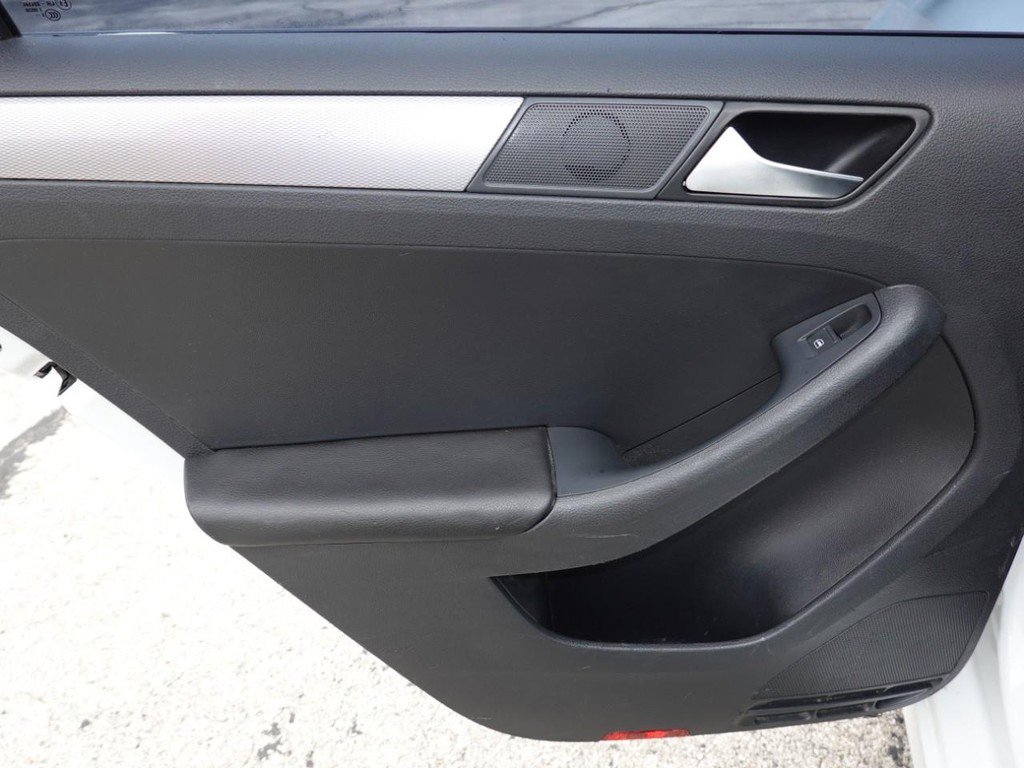 Used 2016 Volkswagen Jetta SE FWD image 16