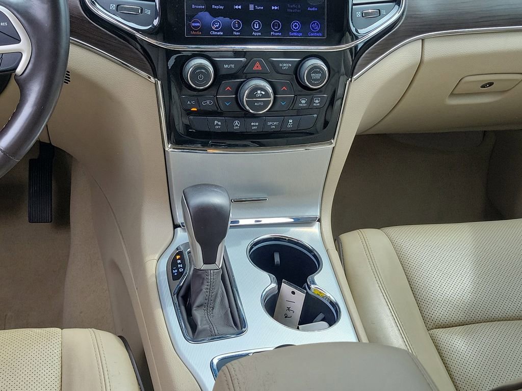 Used 2020 Jeep Grand Cherokee Overland w/ Interior Metal Package AWD/4WD image 21