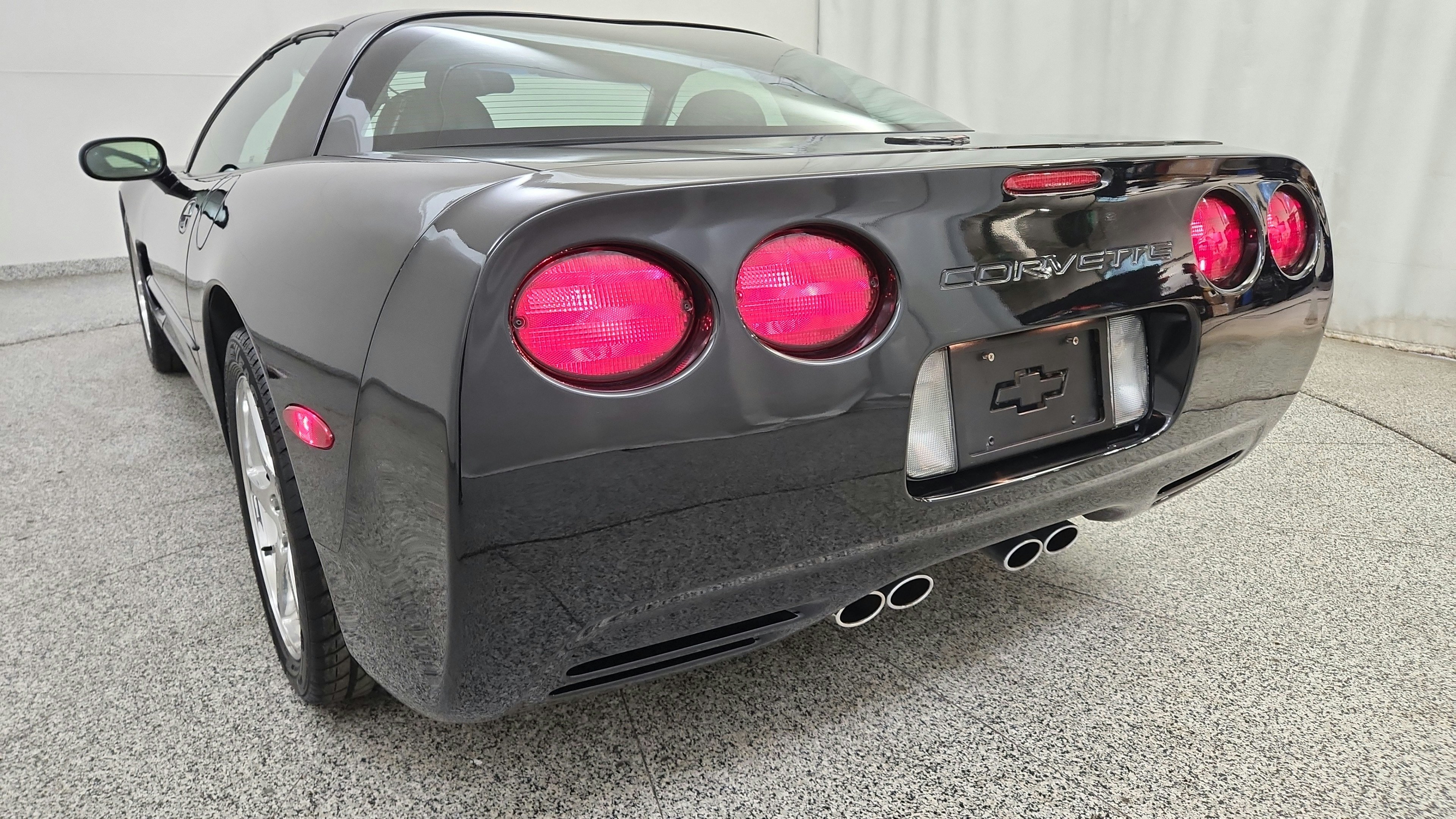 Used 2002 Chevrolet Corvette Coupe w/ Preferred Equipment Group2 RWD image 26