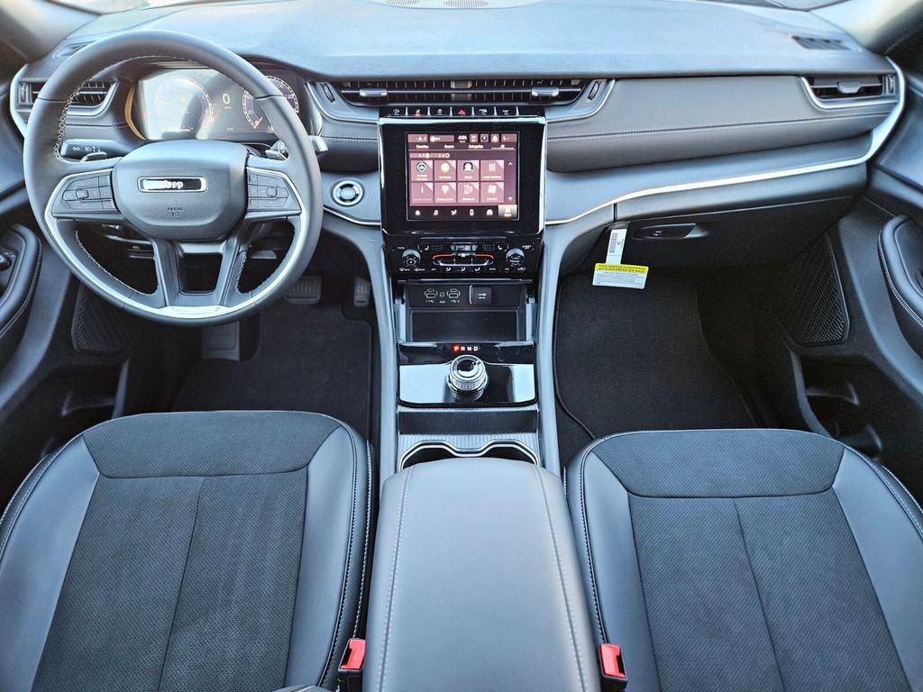 New 2025 Jeep Grand Cherokee Altitude image 12