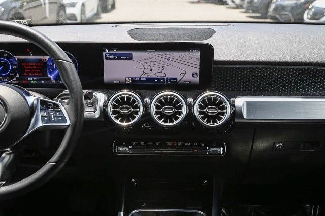 Used 2024 Mercedes-Benz EQB 300 4MATIC image 13