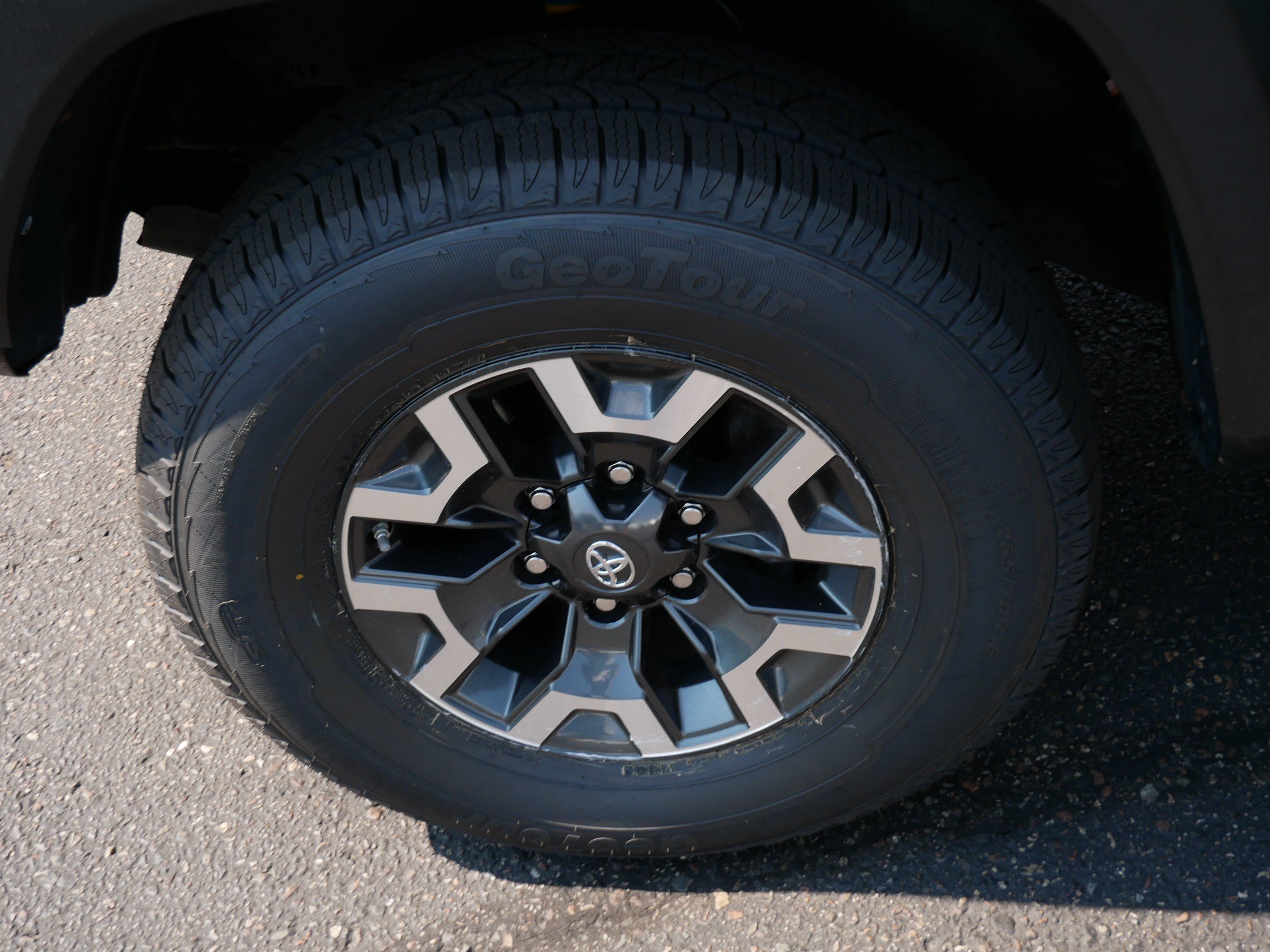 Certified 2018 Toyota Tacoma TRD Off-Road AWD/4WD image 13
